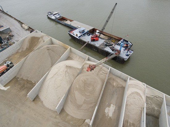 Natuurlijke grondstoffen en aanvoer per schip heeft een lagere milieubelasting (foto VOBN)